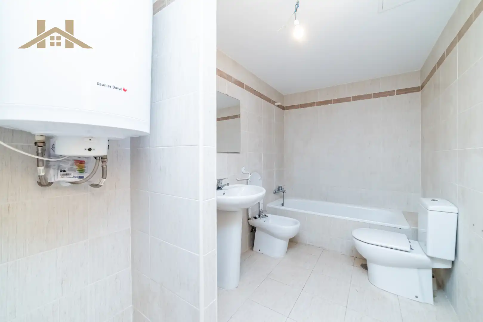 Baño de Piso en venta en Casarrubios del Monte con Trastero, Horno y Piscina comunitaria