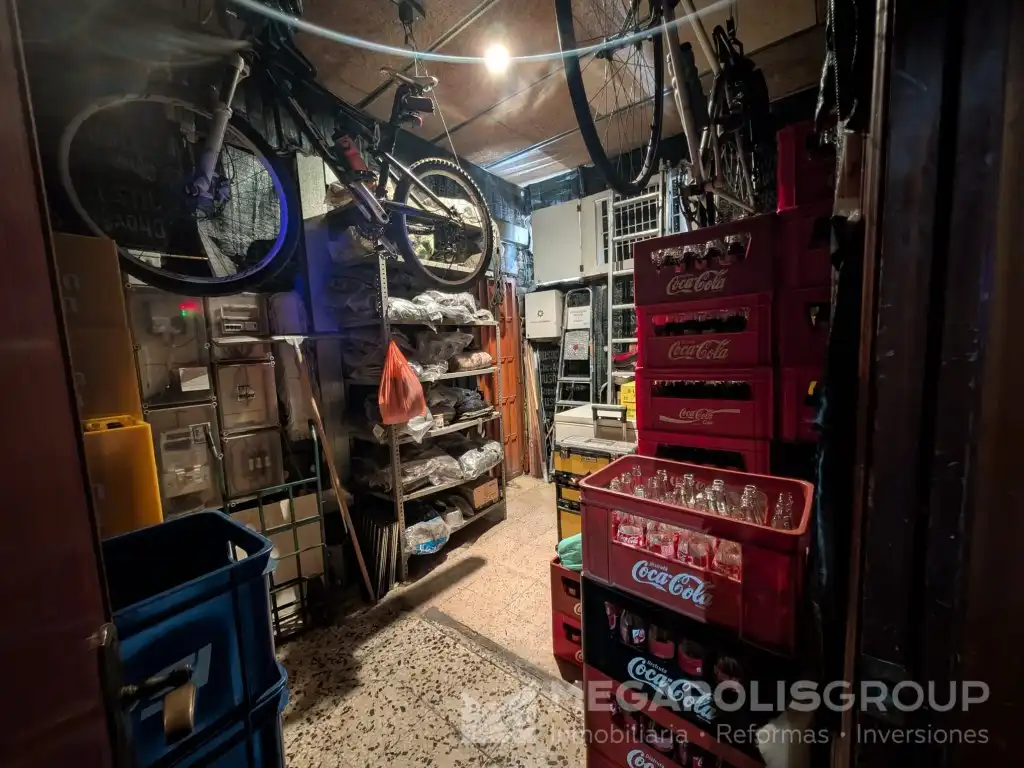 Local en venta en L'Hospitalet de Llobregat con Aire acondicionado