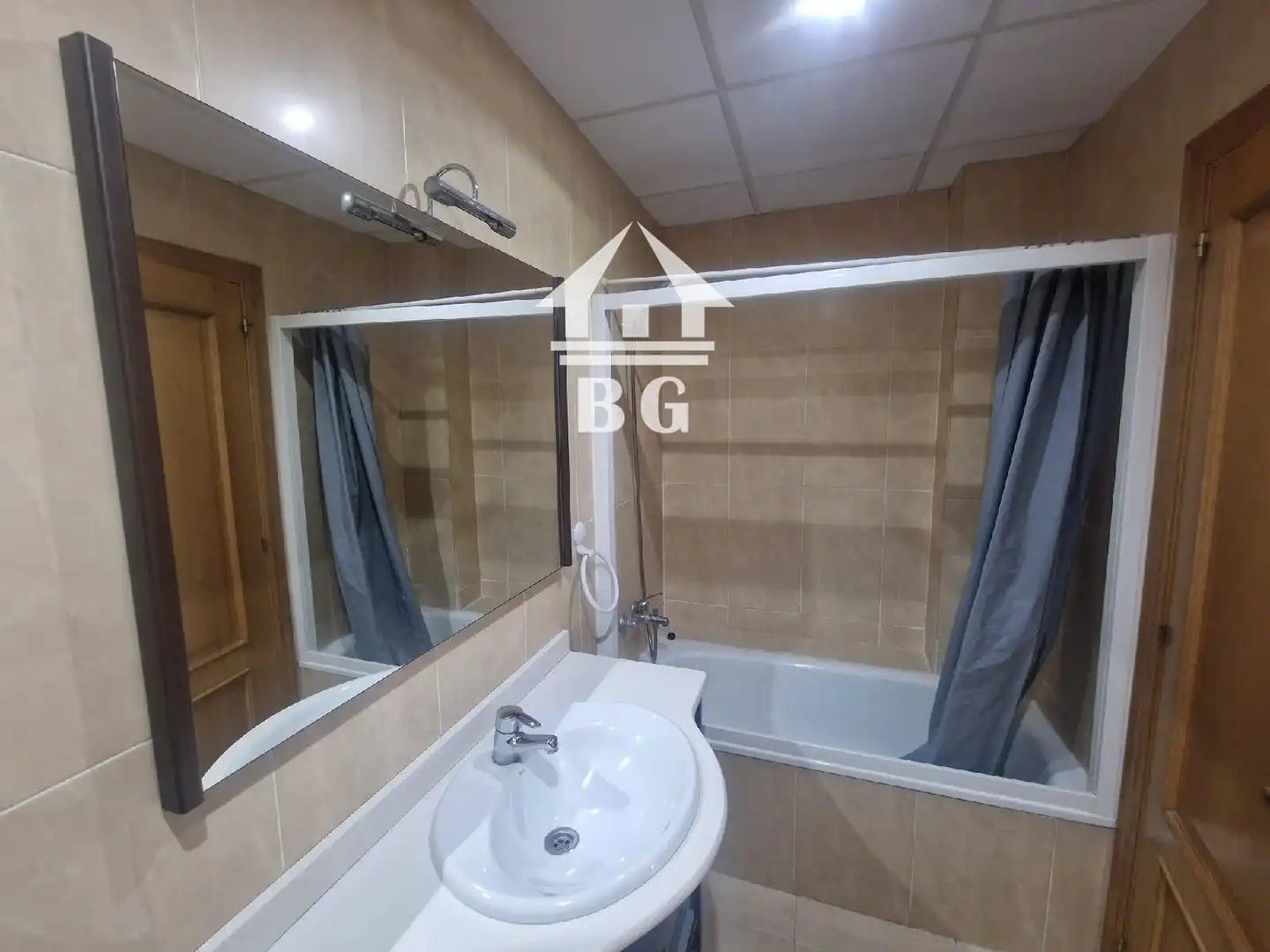 Badezimmer von Wohnung zum Verkauf in Lloret de Mar mit Heizung, Terrasse und Abstellraum