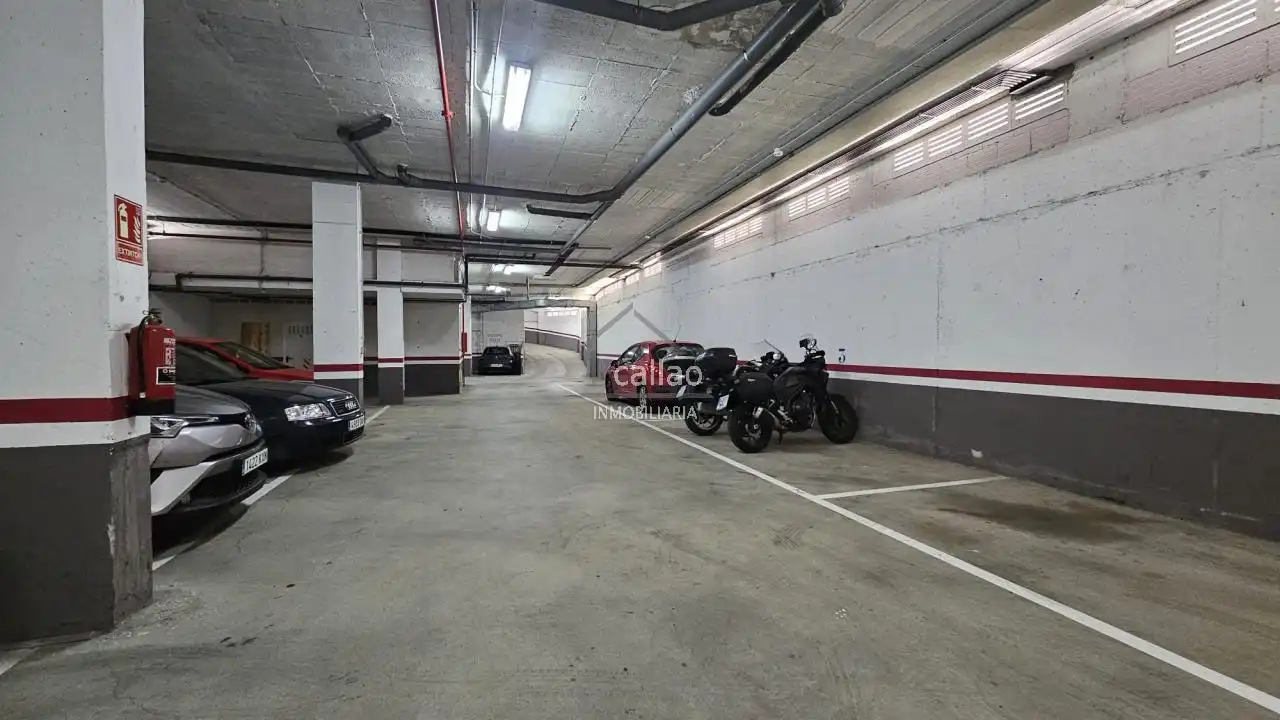 Parkplatz von Wohnung zum Verkauf in Narón mit Heizung, Abstellraum und Möbliert