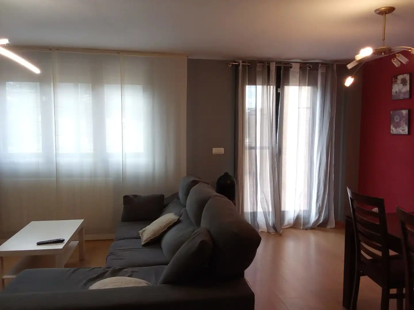 Wohnzimmer von Einfamilien-Reihenhaus zur Miete in Utebo mit Terrasse, Schwimmbad und Möbliert