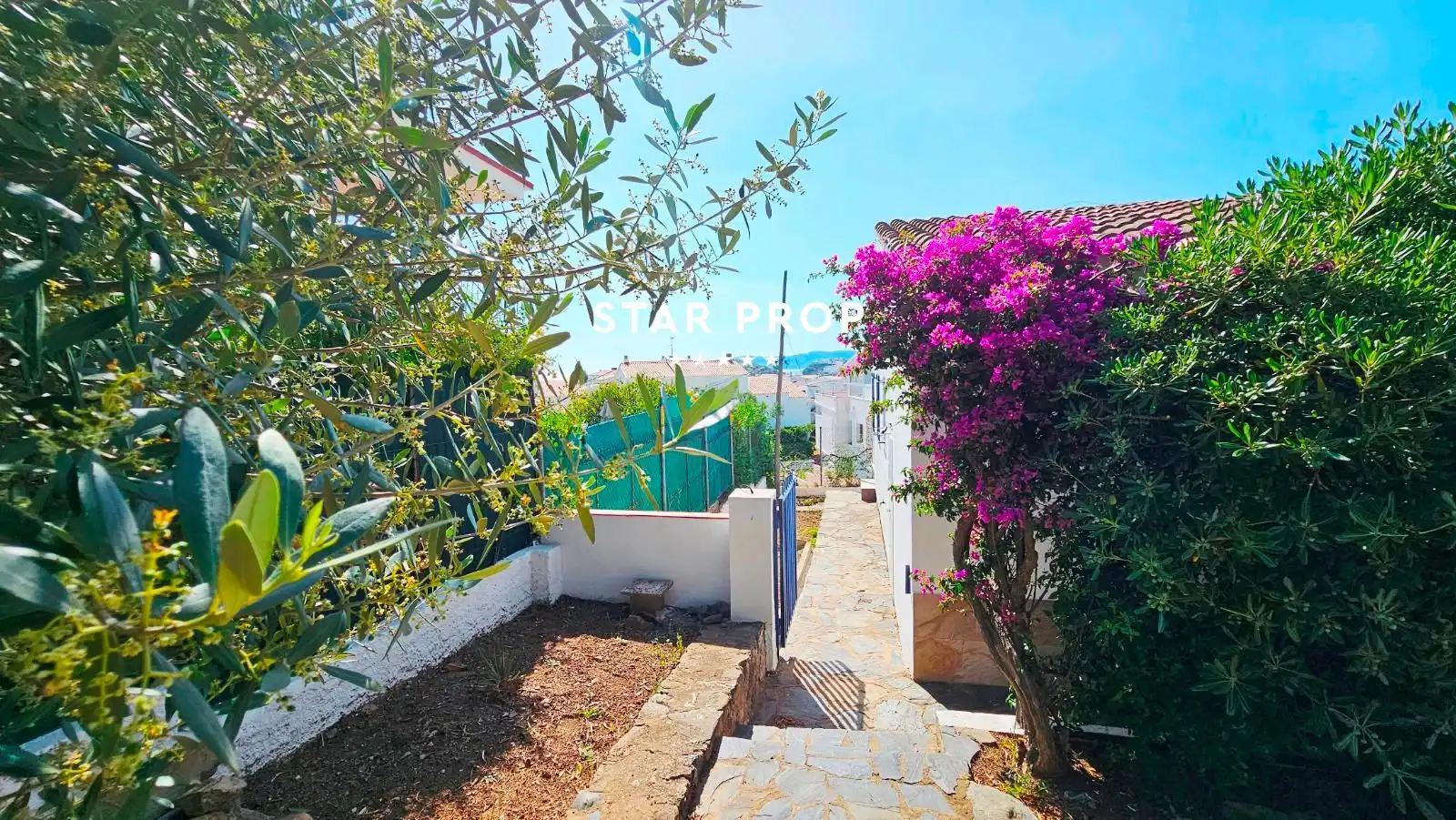 Vista exterior de Casa o xalet en venda en Llançà amb Terrassa, Traster i Moblat
