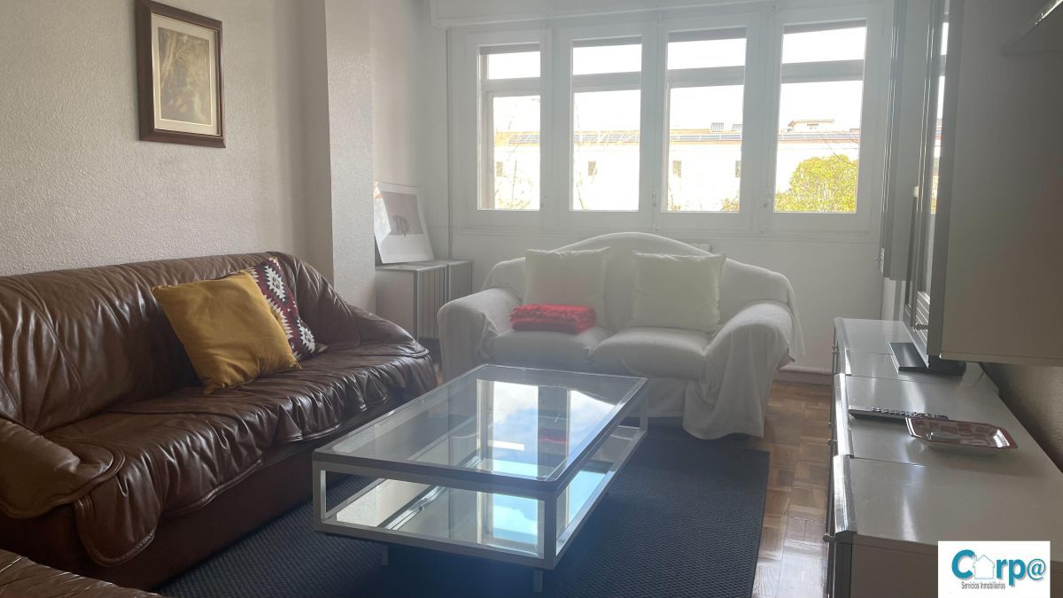 Living room of Flat to rent in  Pamplona / Iruña  with Heating, Parquet flooring and Furnished
