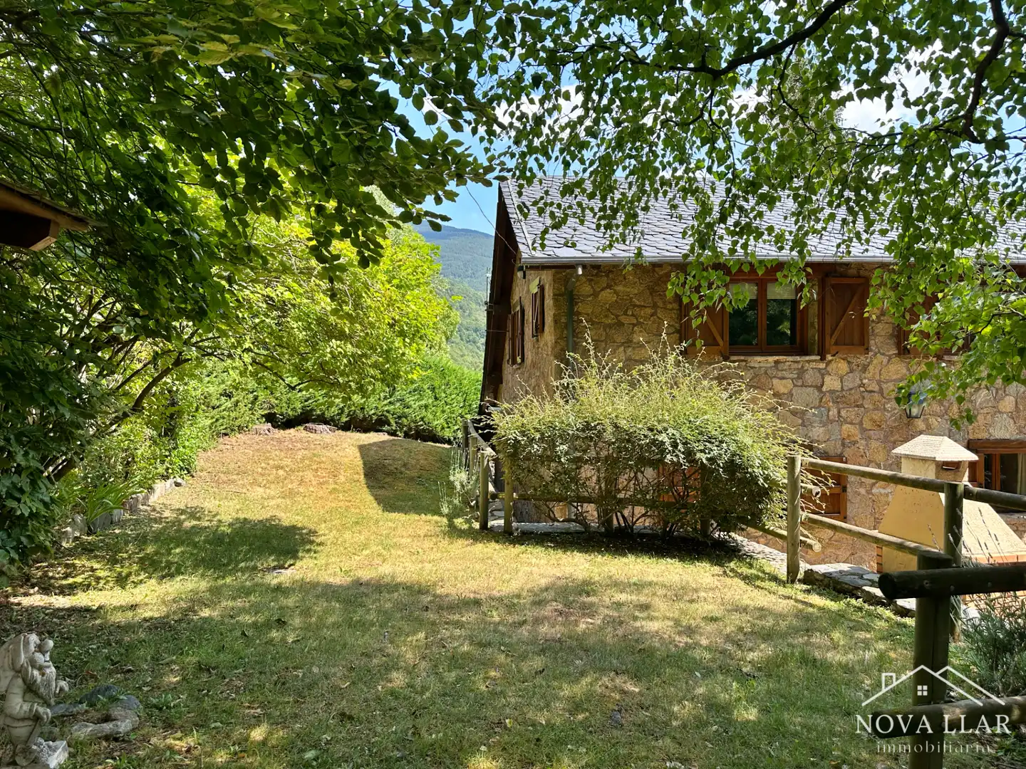 Vista exterior de Casa o chalet en venta en Toses con Calefacción, Jardín privado y Parquet