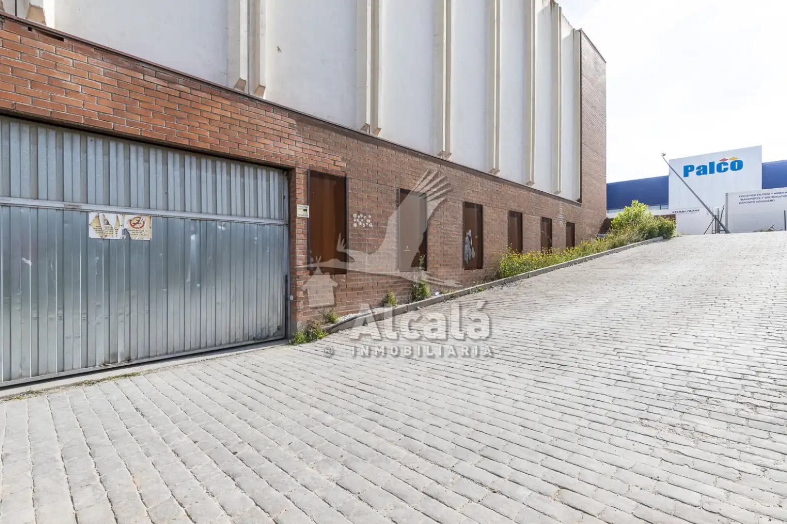 Vista exterior de Nave industrial en venta en Alcalá de Henares