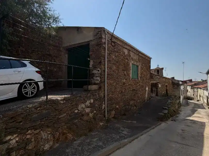 Vista exterior de Pis en venda en Ahigal de los Aceiteros amb Traster, Moblat i Balcó