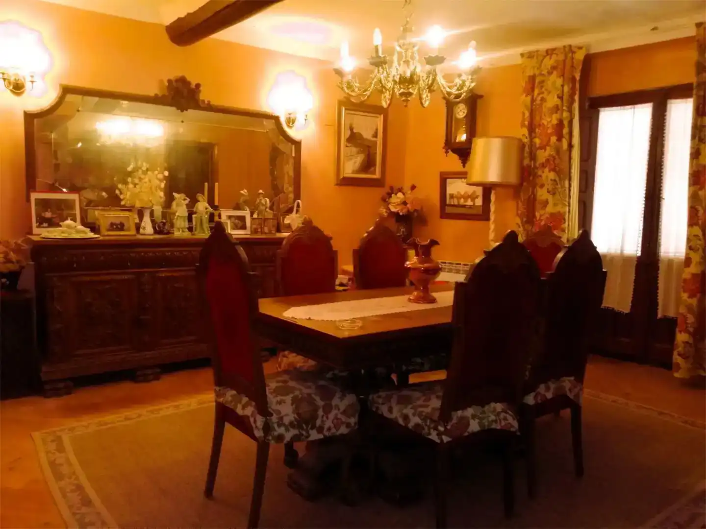 Menjador de Finca rústica en venda en Hueva amb Jardí privat, Traster i Moblat