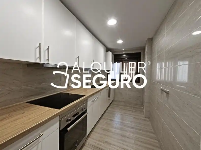 Cuina de Àtic de lloguer en Las Rozas de Madrid amb Calefacció i Terrassa