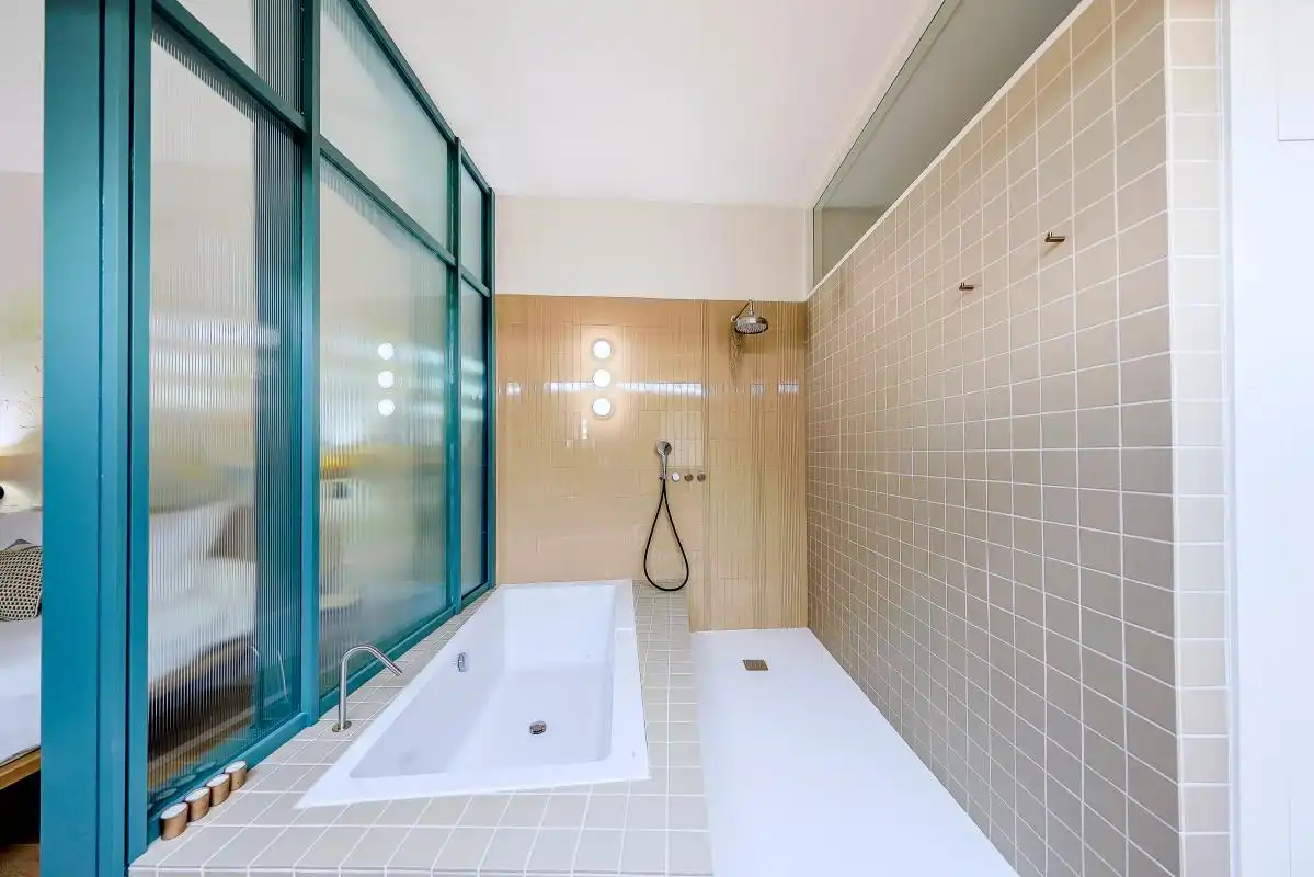Badezimmer von Wohnung zum Verkauf in Madrid mit Klimaanlage, Heizung und Privatgarten
