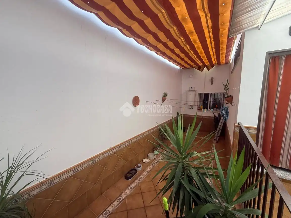 Casa adosada en venda en Paradas
