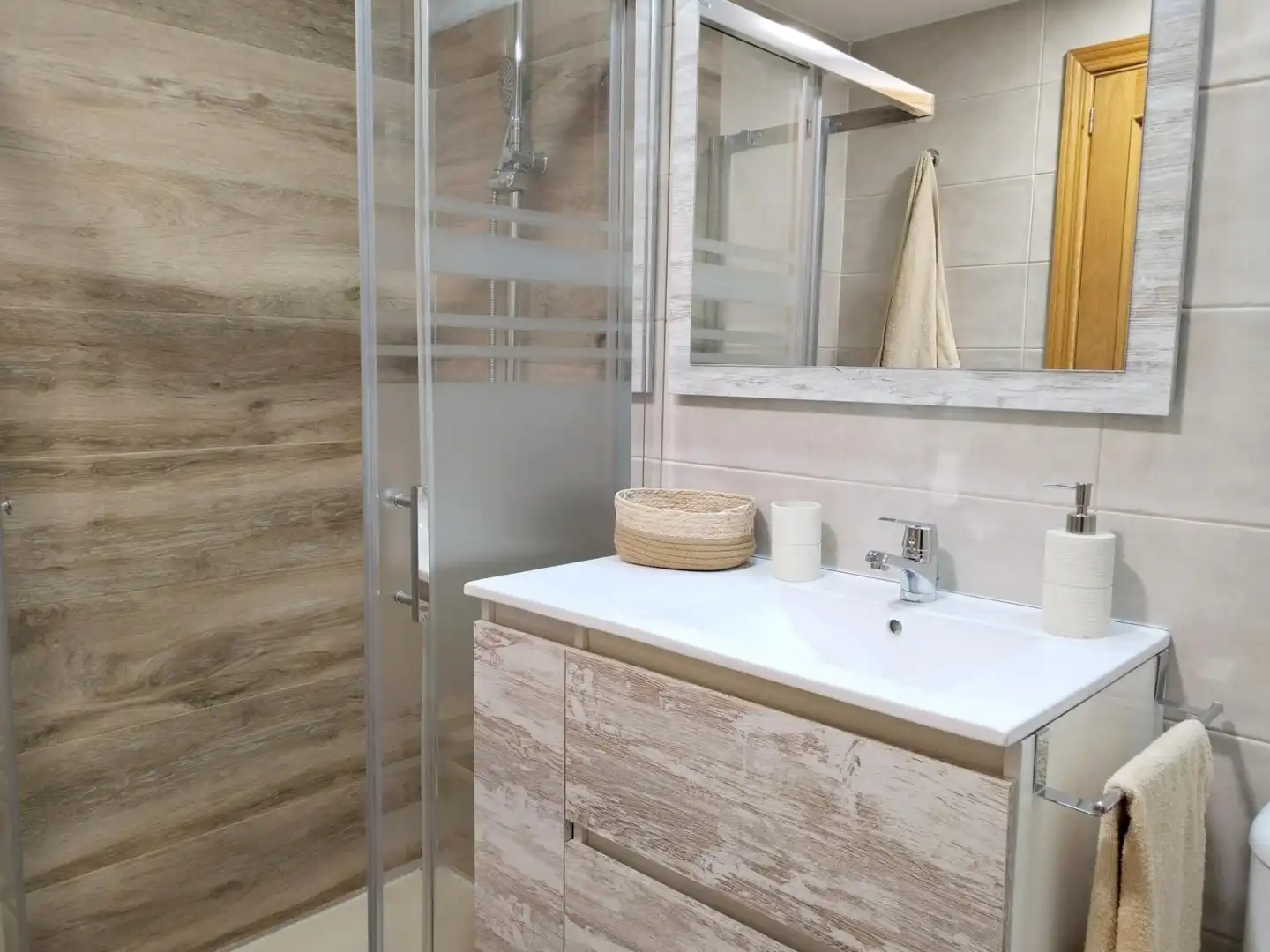Bathroom of Flat for rent in Arganda del Rey  with Air Conditioner, Heating and Private garden