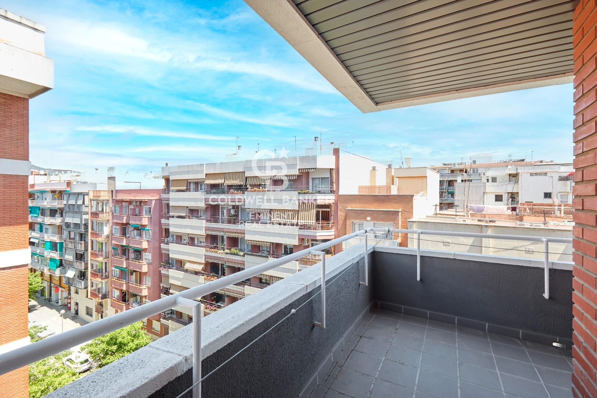 Vista exterior de Pis en venda en  Barcelona Capital amb Terrassa i Balcó