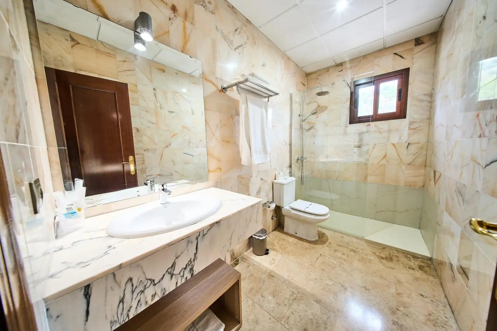 Bathroom of Buildings for sale in Quesada