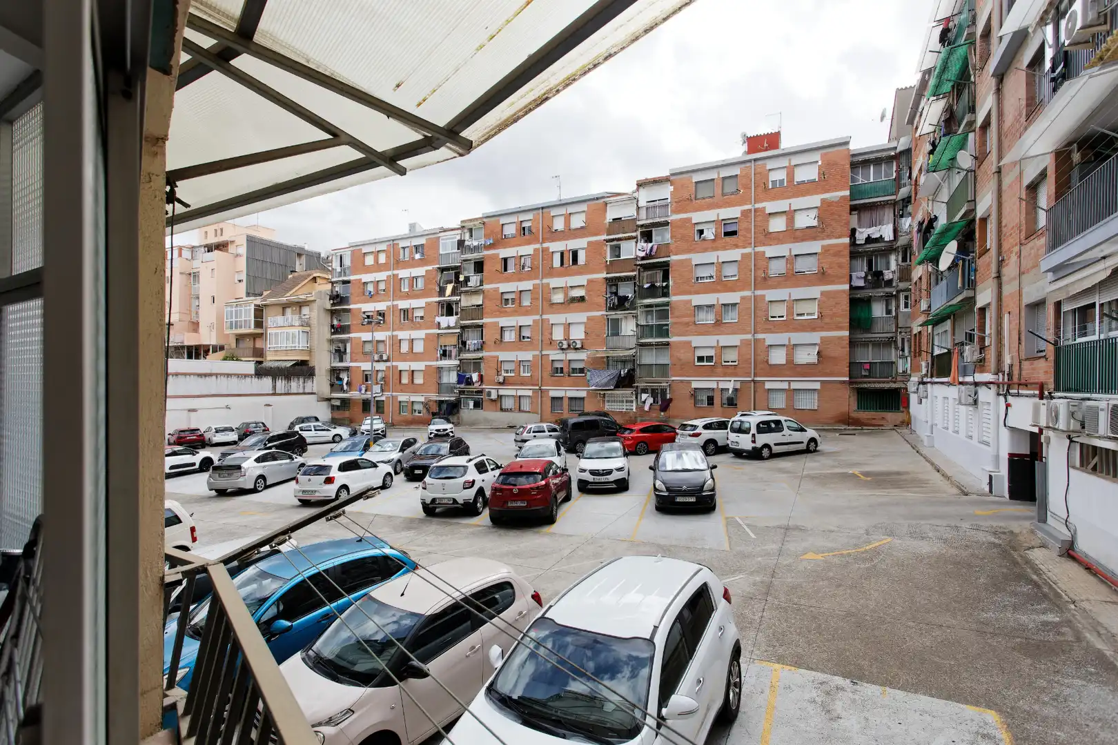 Parking de Piso en venta en Terrassa con Aire acondicionado, Terraza y Horno