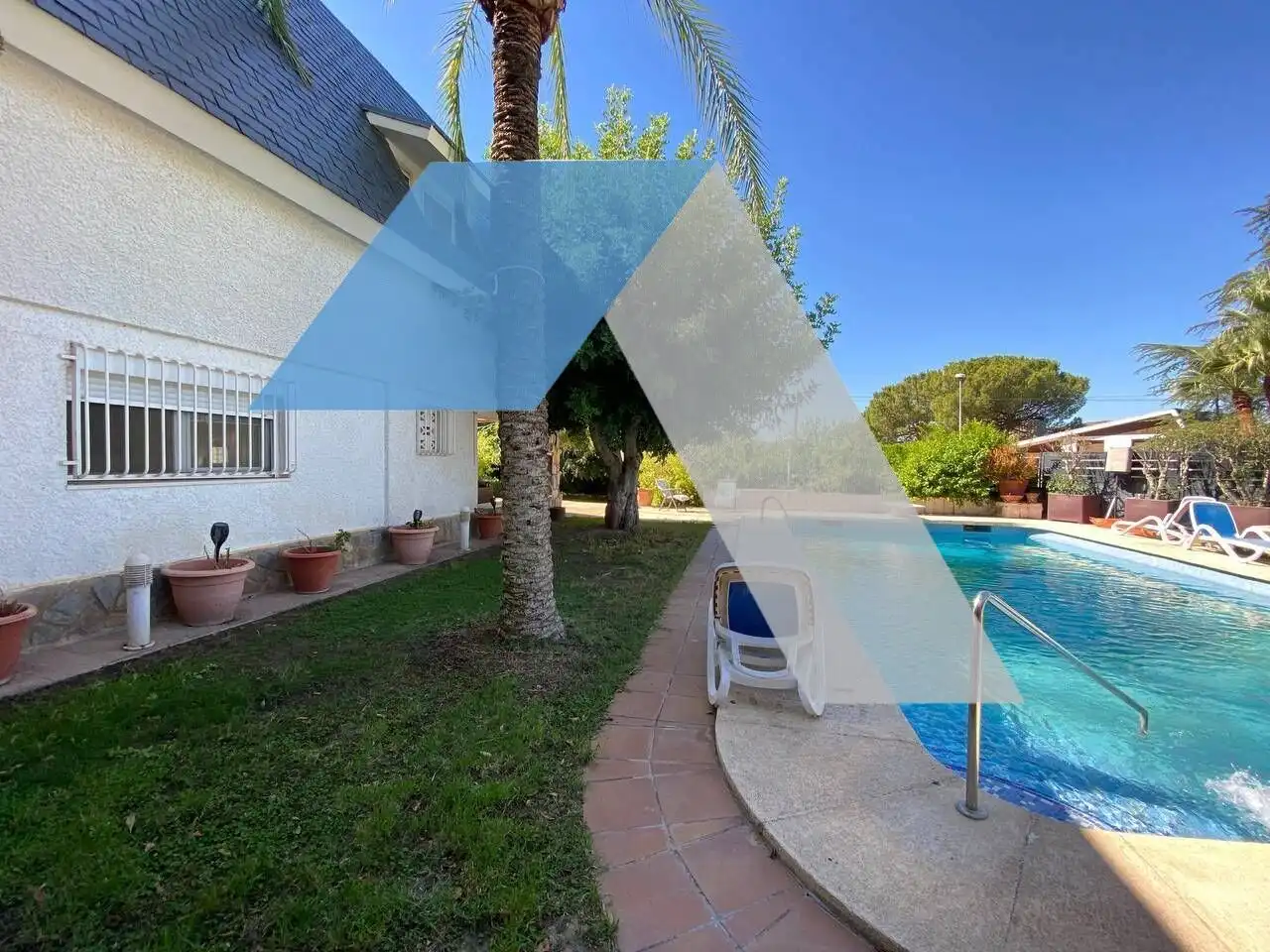 Detached house with pool for sale in Petrer