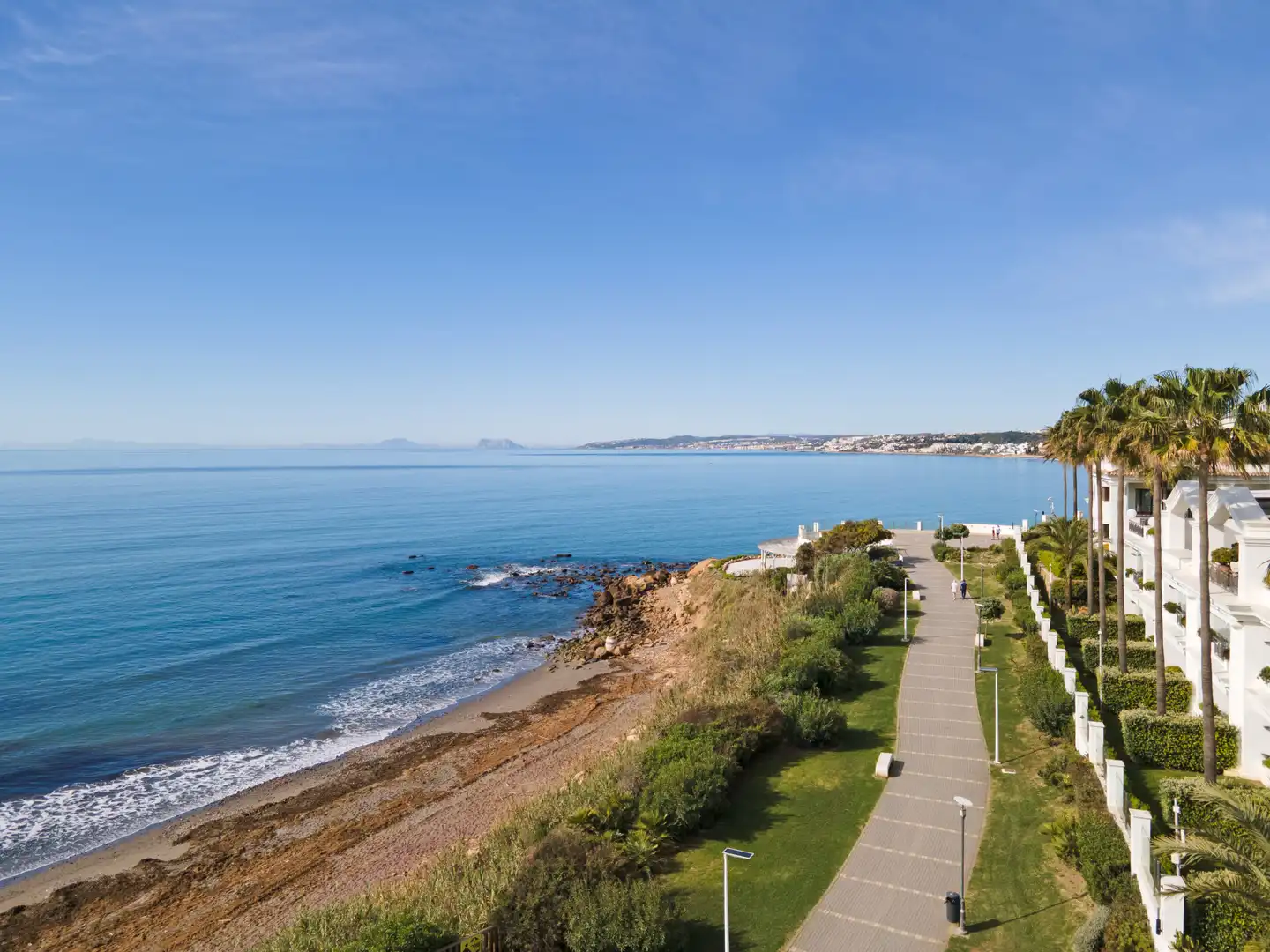 Vista exterior de Planta baja en venta en Estepona con Aire acondicionado, Terraza y Trastero