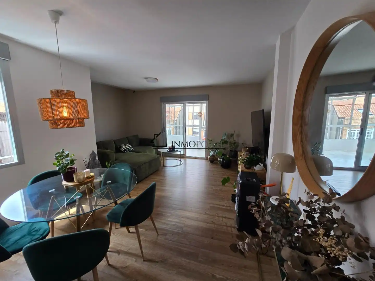 Living room of Flat for rent in Pontevedra Capital   with Heating, Terrace and Oven