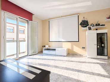 Adossat amb balcó en venda a Centre