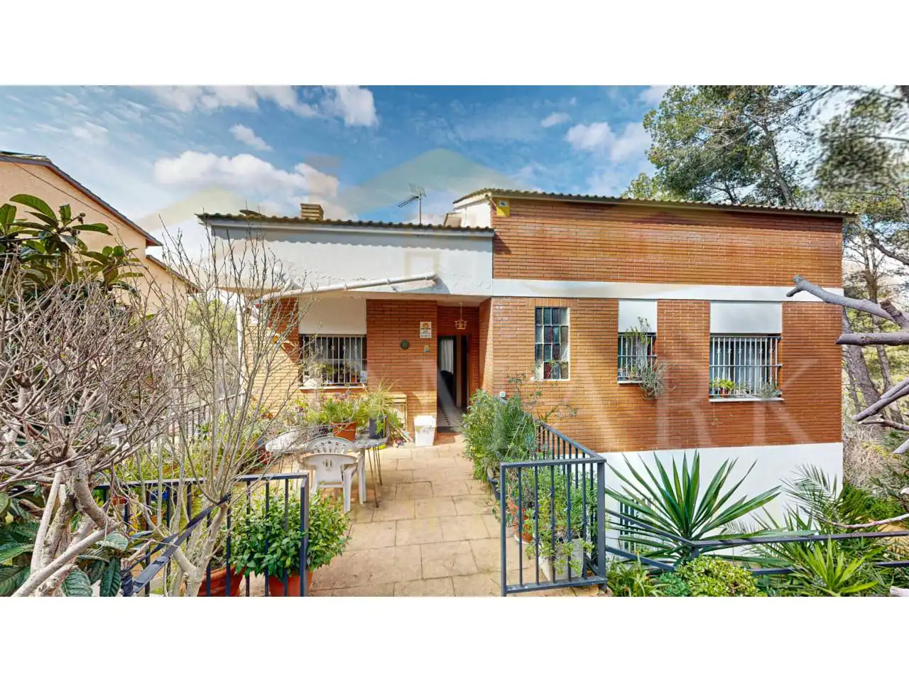 Vista exterior de Casa o xalet en venda en Corbera de Llobregat amb Aire condicionat, Calefacció i Jardí privat