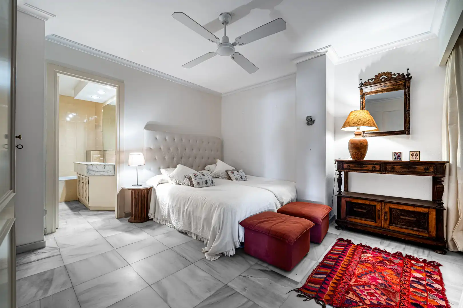 Dormitori de Apartament en venda en Marbella amb Calefacció, Terrassa i Piscina