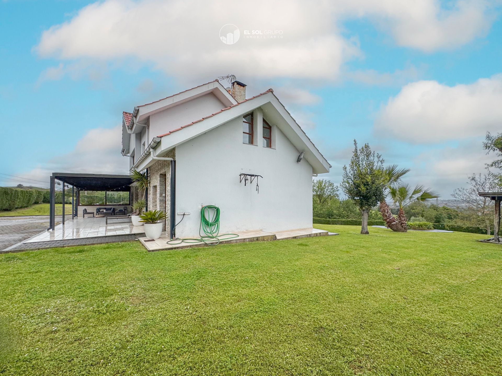 Jardí de Casa o xalet en venda en Gijón  amb Calefacció, Jardí privat i Parquet