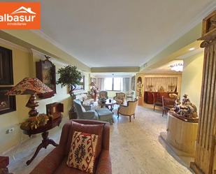 Living room of Flat for sale in  Sevilla Capital  with Air Conditioner, Heating and Community pool