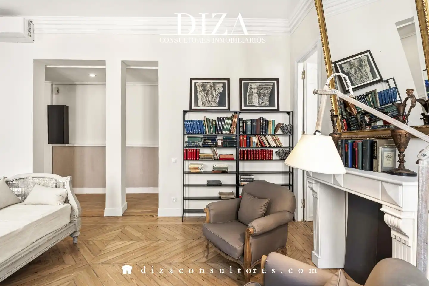 Living room of Flat for sale in Madrid  with Air Conditioner, Terrace and Furnished