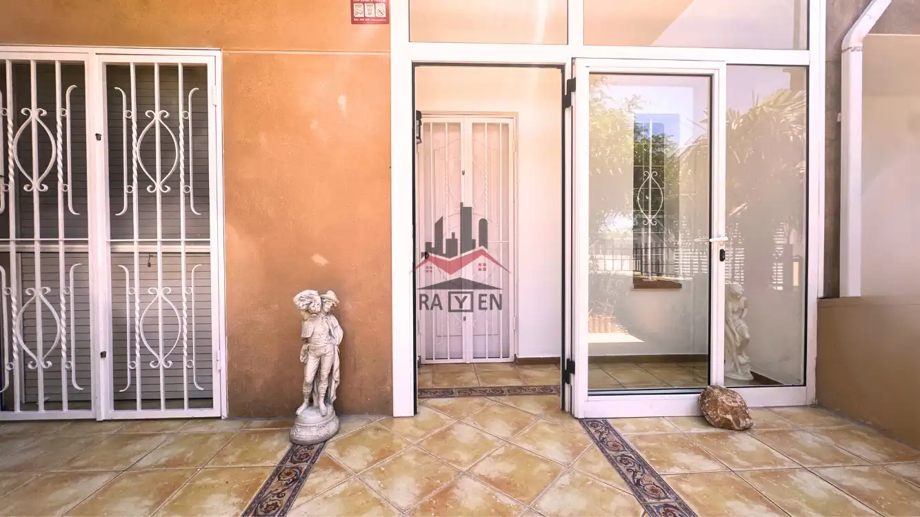 Casa adosada en venta en Figueres con Calefacción