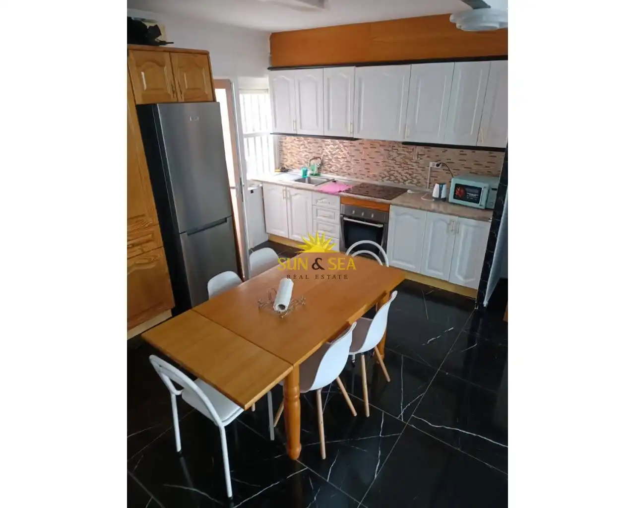 Cuina de Apartament de lloguer en Torrevieja amb Aire condicionat, Calefacció i Moblat