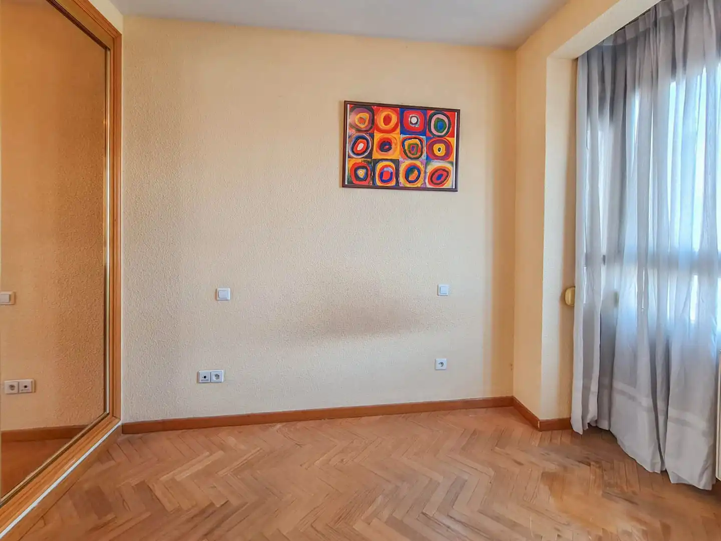 Dormitori de Apartament de lloguer en Madrid amb Calefacció, Parquet i Forn