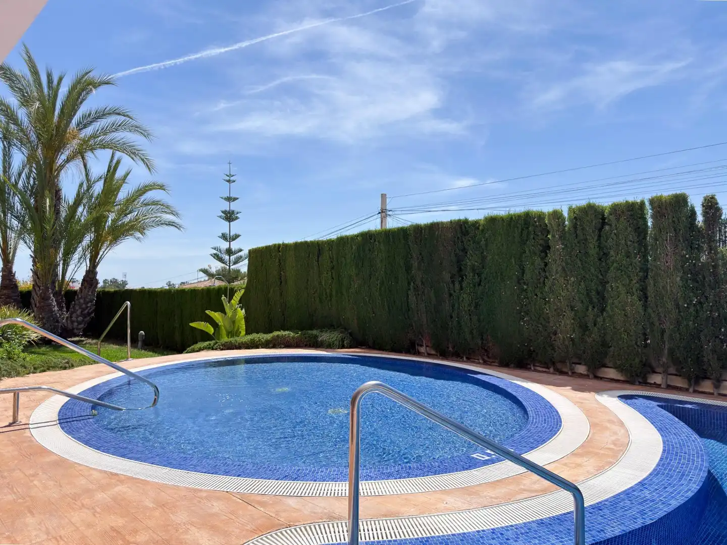 Piscina de Ático en venta en Orihuela con Aire acondicionado, Terraza y Amueblado