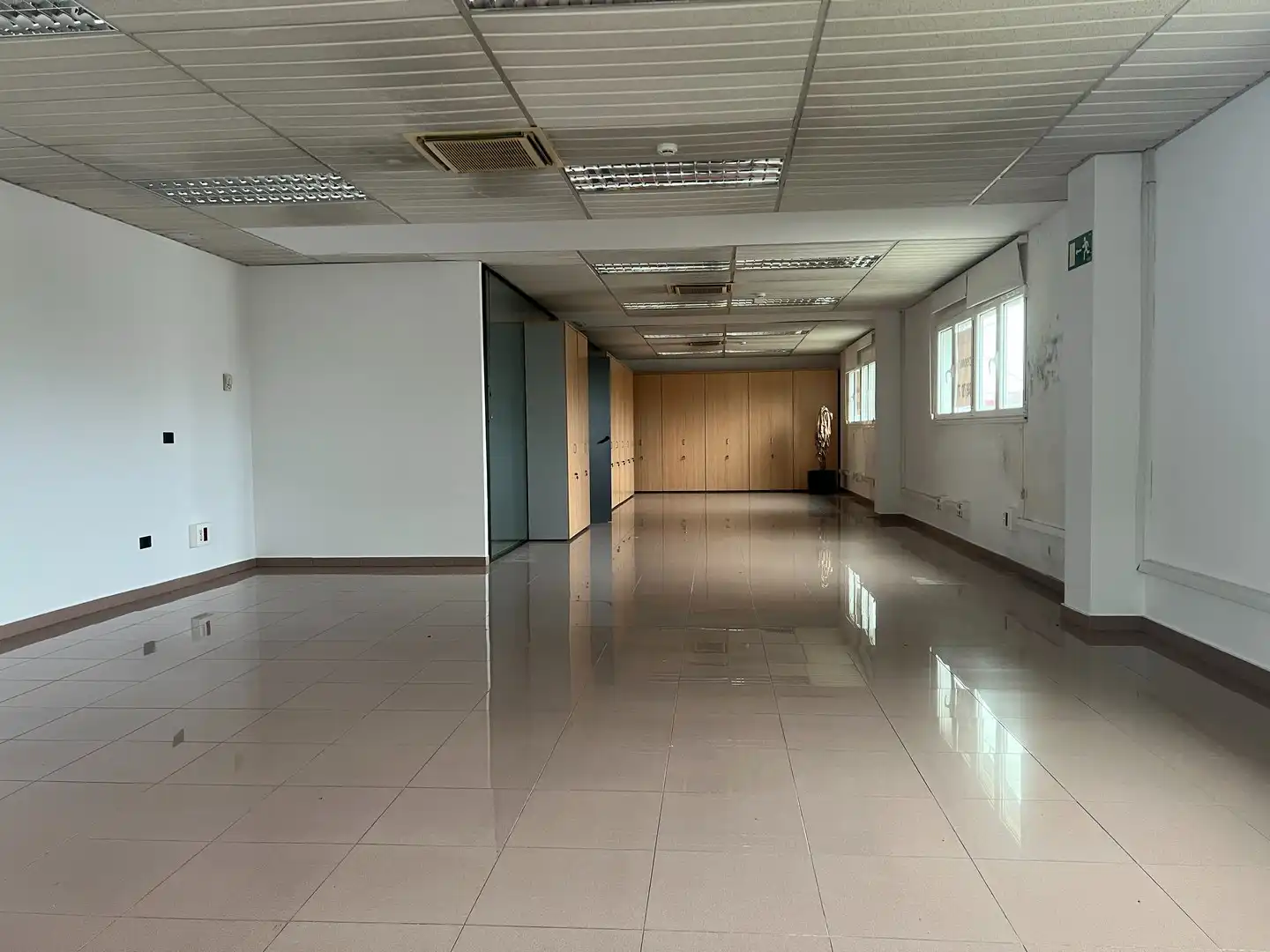 Nave industrial de alquiler en Santiago de Compostela  con Calefacción