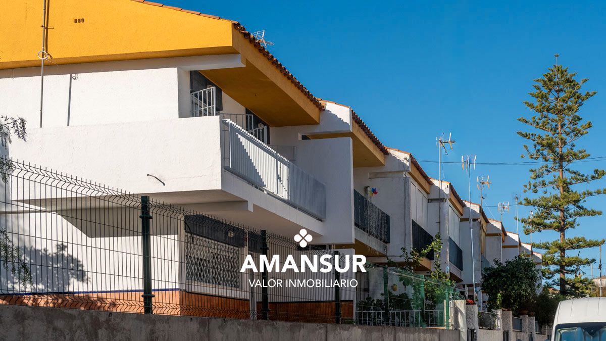 Exterior view of Single-family semi-detached for sale in Punta Umbría  with Heating, Private garden and Terrace