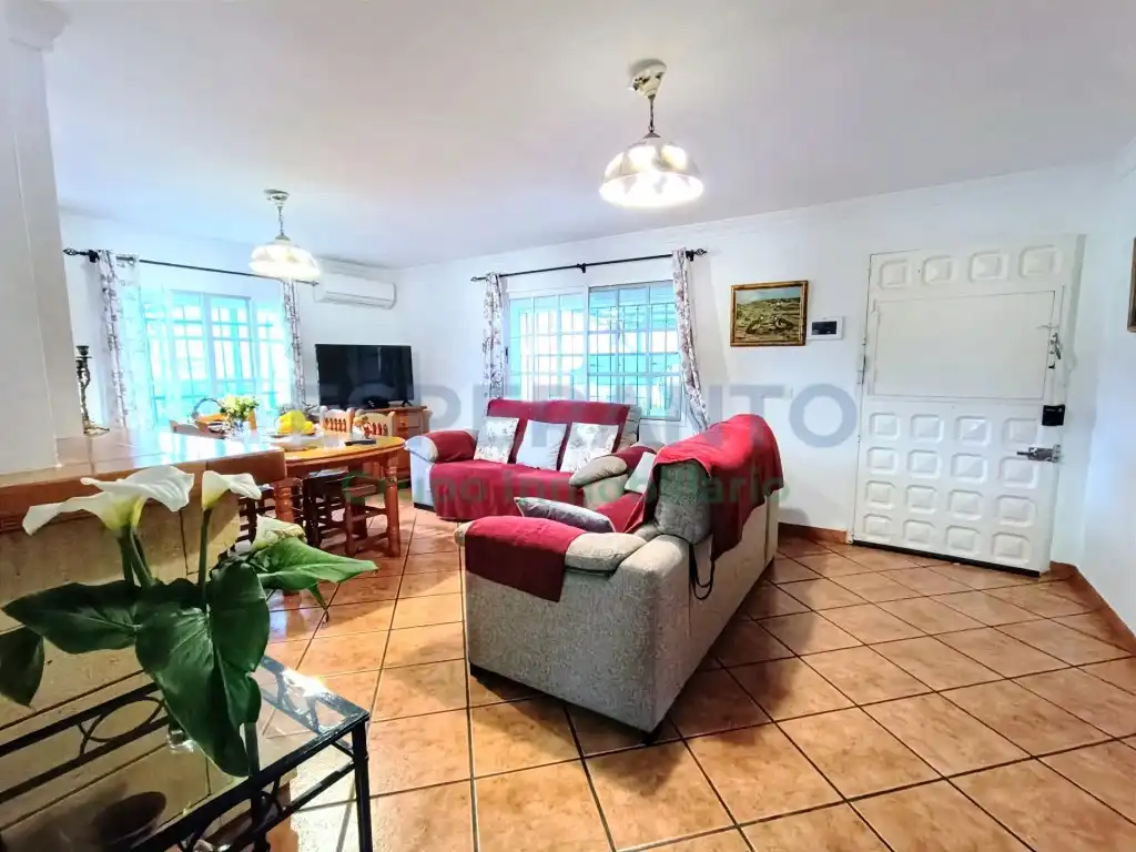 Sala d'estar de Finca rústica en venda en Vélez-Málaga amb Aire condicionat, Jardí privat i Traster