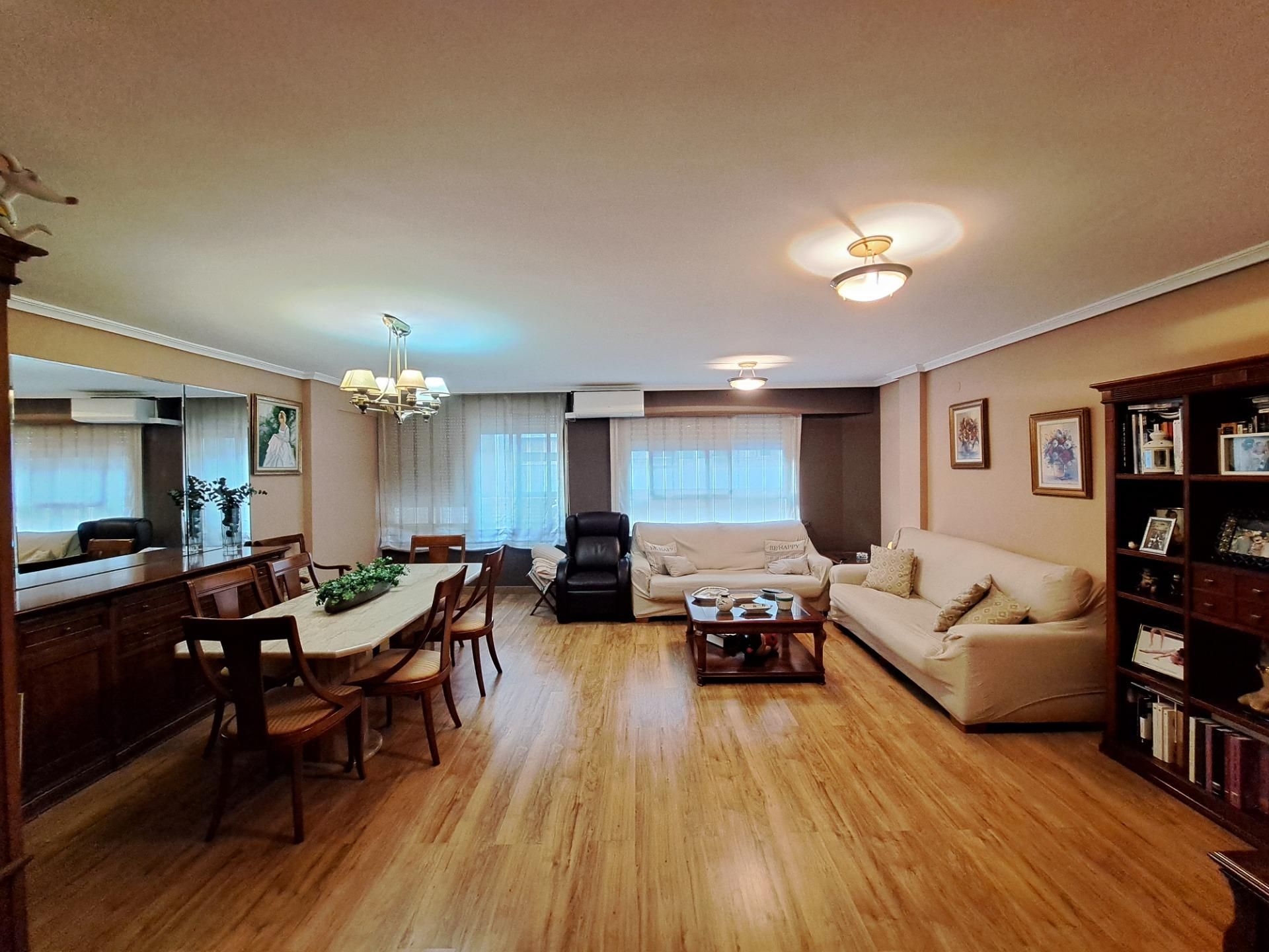 Sala d'estar de Pis en venda en Alzira amb Parquet, Terrassa i Balcó