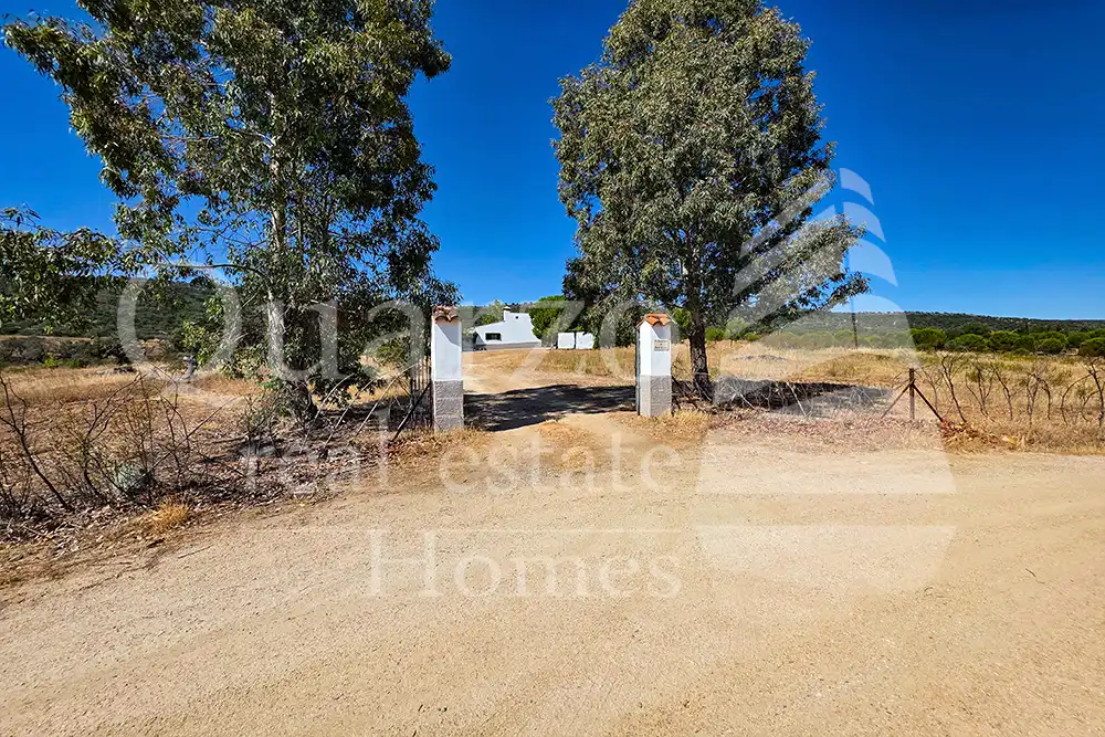 Vista exterior de Finca rústica en venta en Cáceres con Calefacción, Jardín privado y Trastero