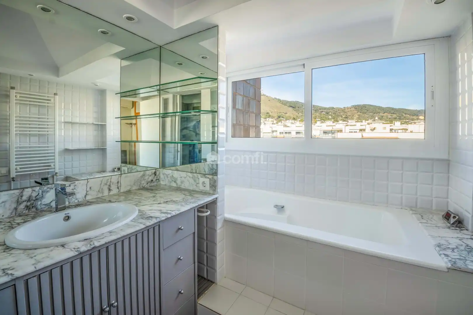 Badezimmer von Wohnung zum Verkauf in Barcelona mit Klimaanlage, Heizung und Terrasse