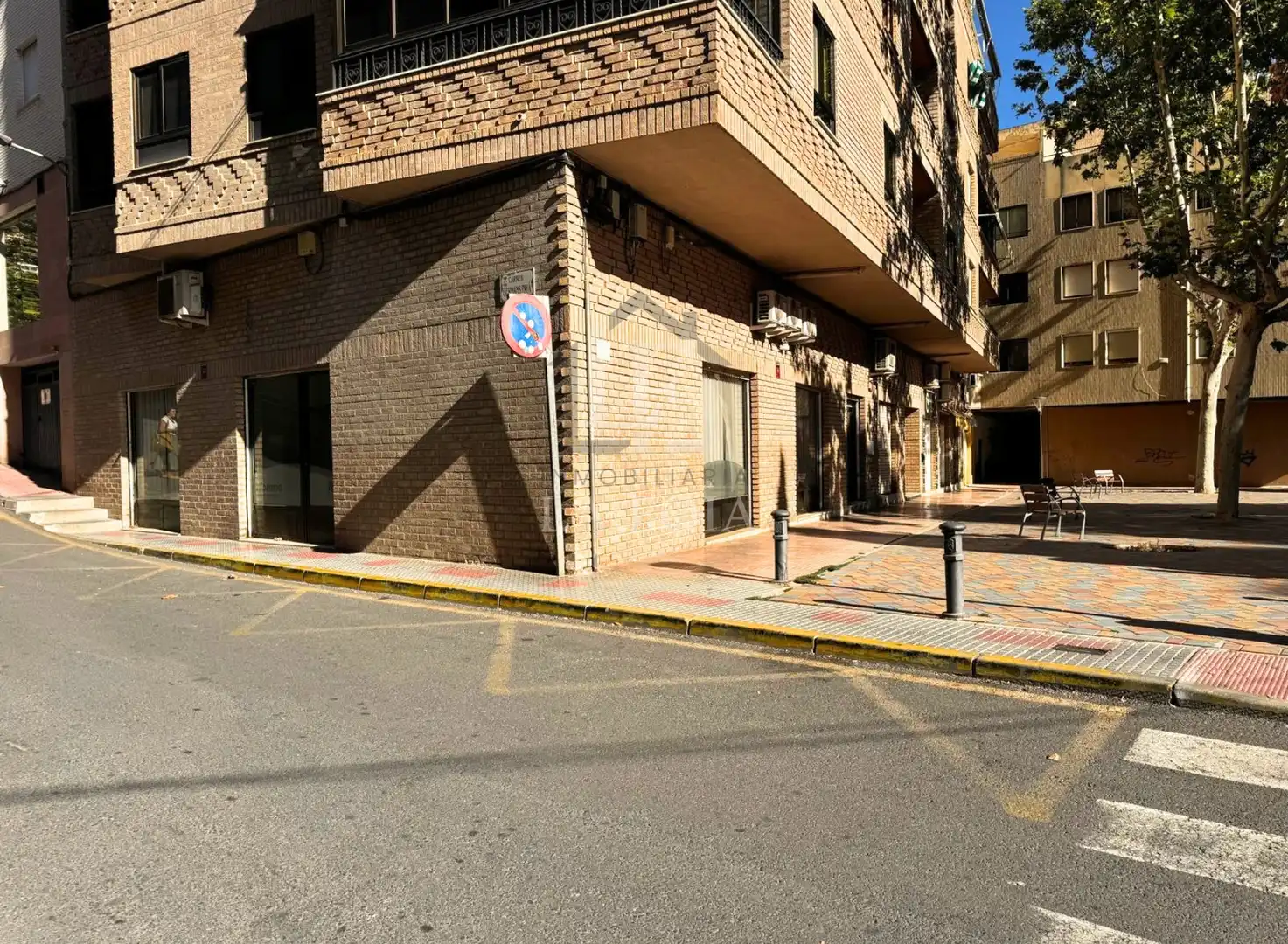 Local comercial de lloguer a Carrer Ramón y Cajal 7, imagen 2