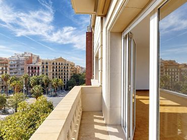 Piso con balcón en venta en Calle Diputación
