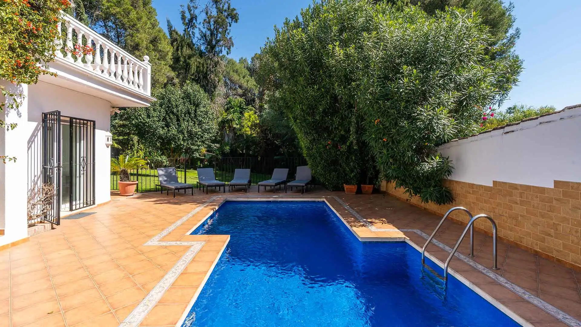 Piscina de Casa o chalet en venta en Marbella con Aire acondicionado, Jardín privado y Terraza