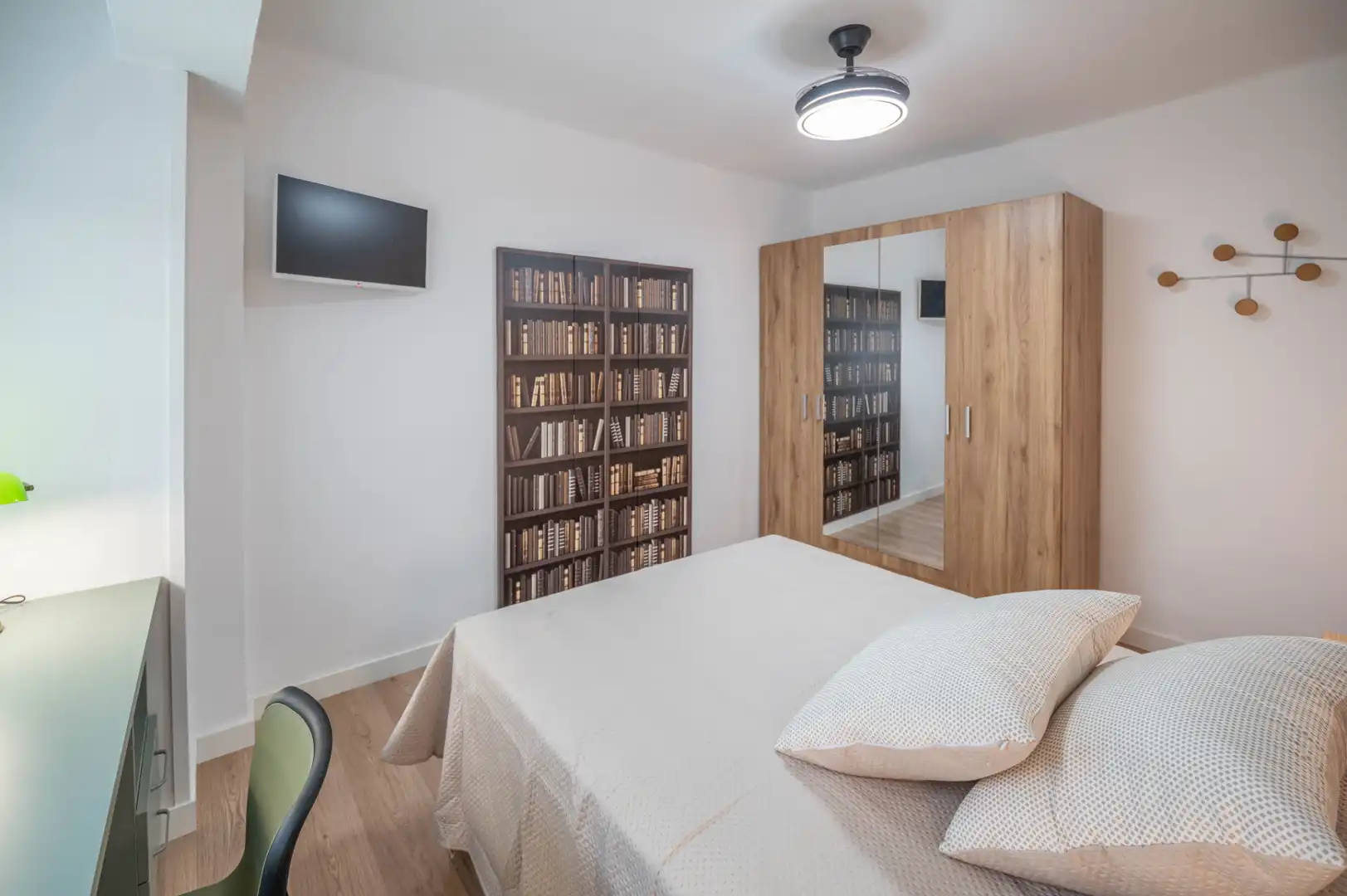 Bedroom of Flat for rent in Granada  with Air Conditioner, Heating and Furnished