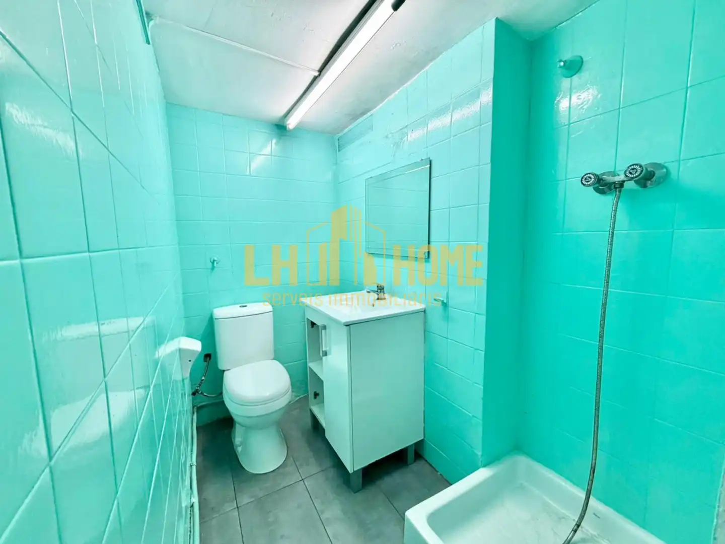 Bathroom of Commercial properties for sale in L'Hospitalet de Llobregat  with Air Conditioner