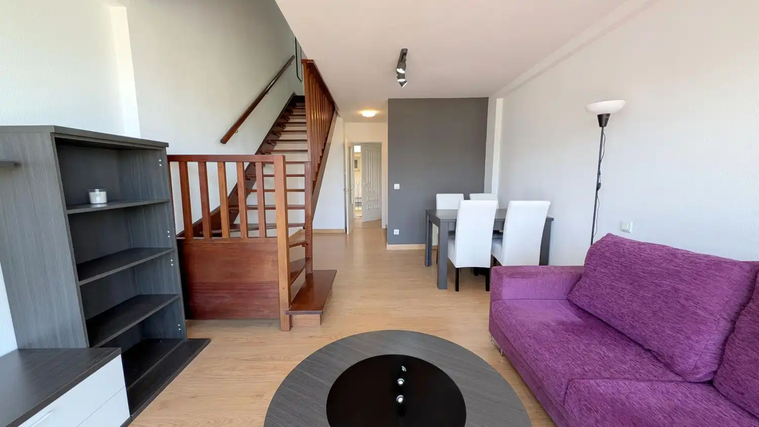Sala d'estar de Pis de lloguer en Piélagos amb Calefacció, Terrassa i Moblat