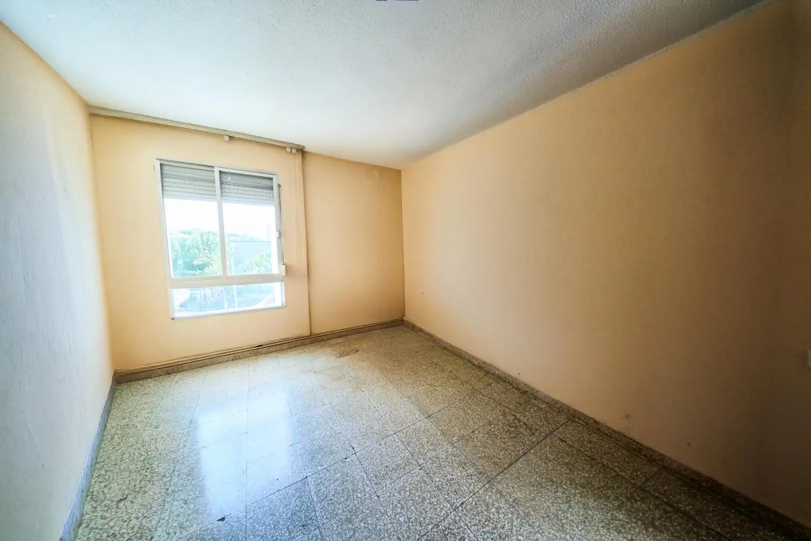 Habitación de Piso en venta en Granada con Calefacción