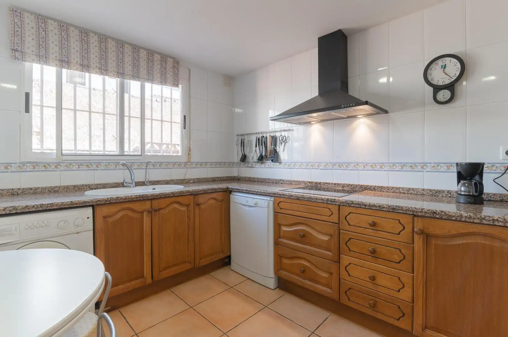 Küche von Einfamilien-Reihenhaus zum Verkauf in Benicasim / Benicàssim mit Heizung, Privatgarten und Terrasse