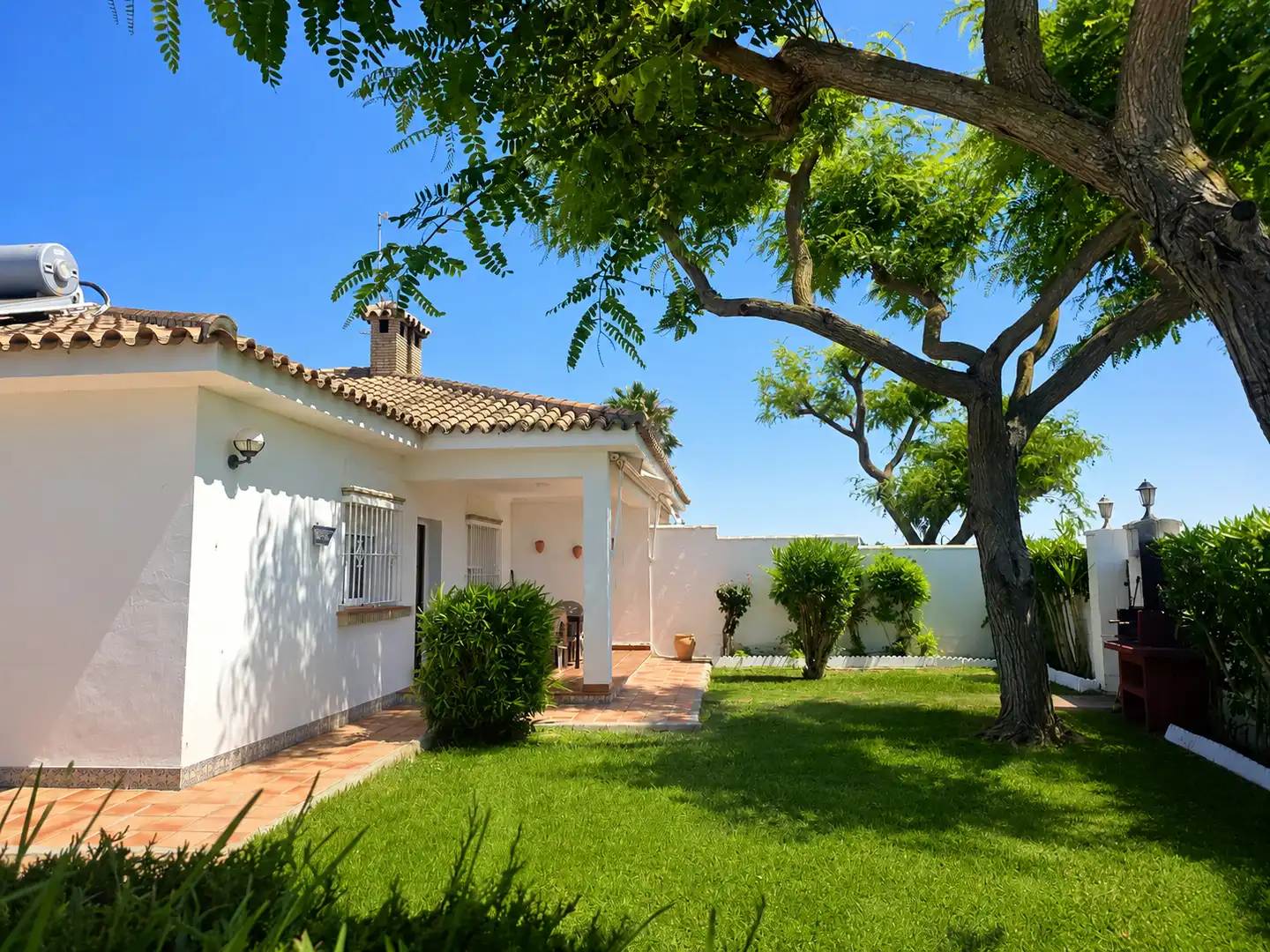 Garten von Einfamilien-Reihenhaus zur Miete in Conil de la Frontera mit Klimaanlage, Privatgarten und Schwimmbad