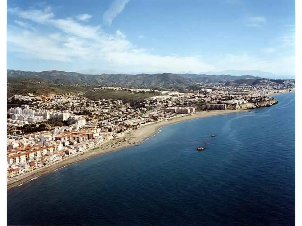 Vista exterior de Àtic en venda en Rincón de la Victoria amb Aire condicionat i Terrassa