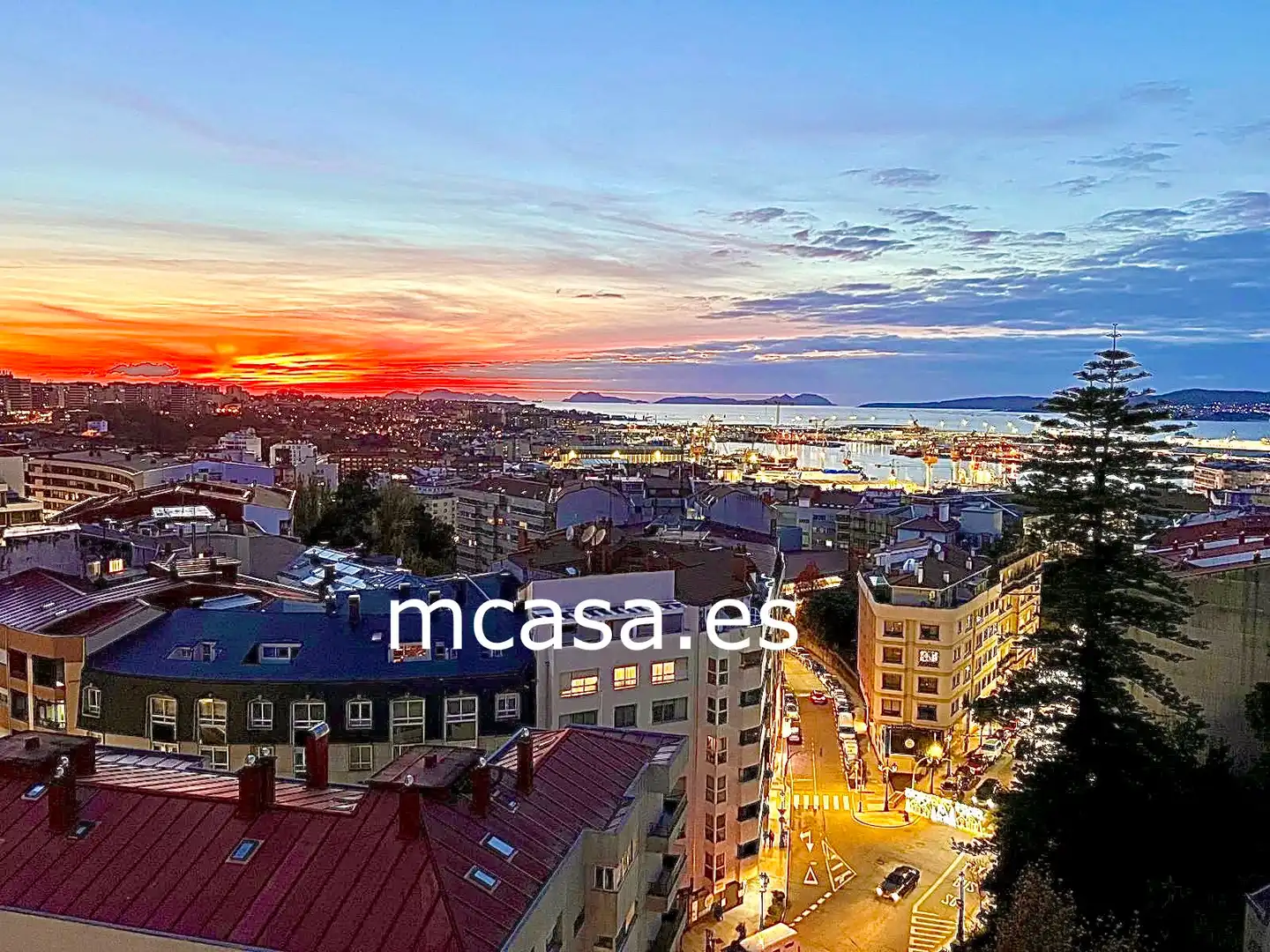 Vista exterior de Àtic en venda en Vigo  amb Calefacció, Terrassa i Traster