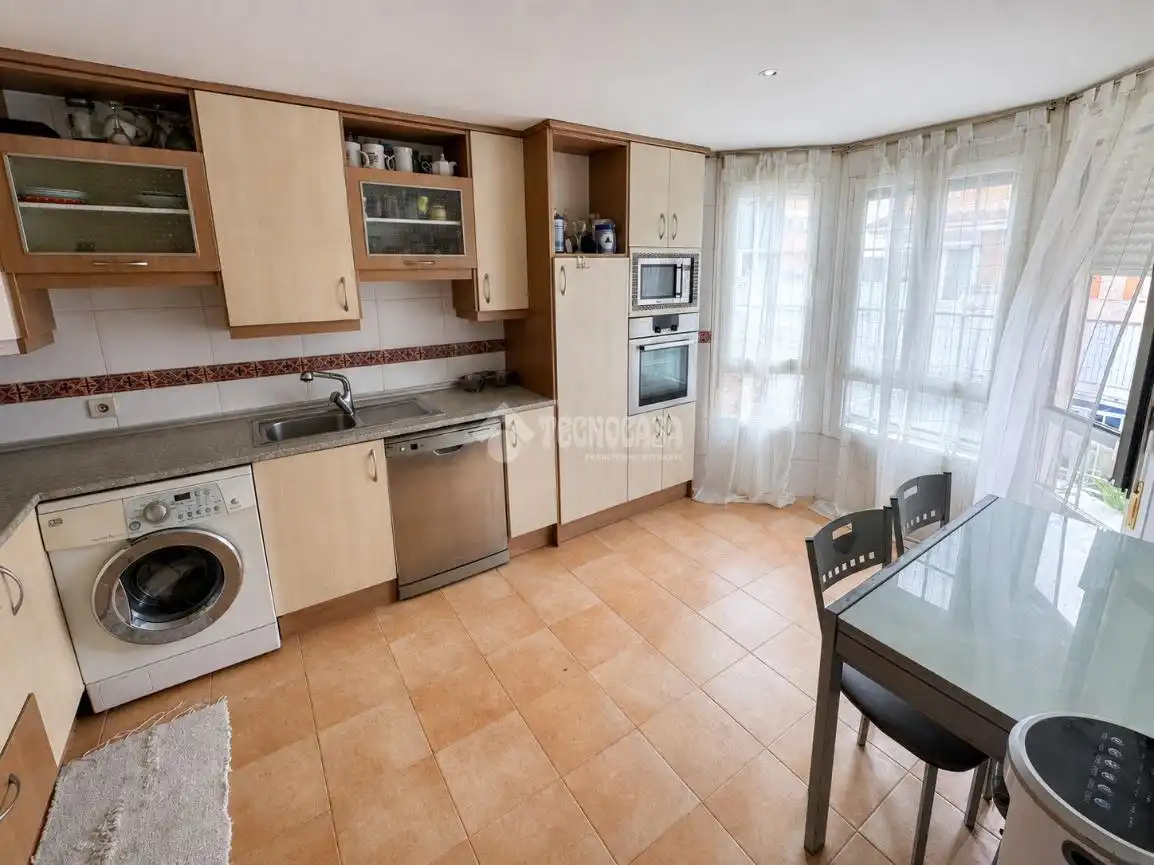 Casa pareada en venta en C. Beethoven, imagen 2