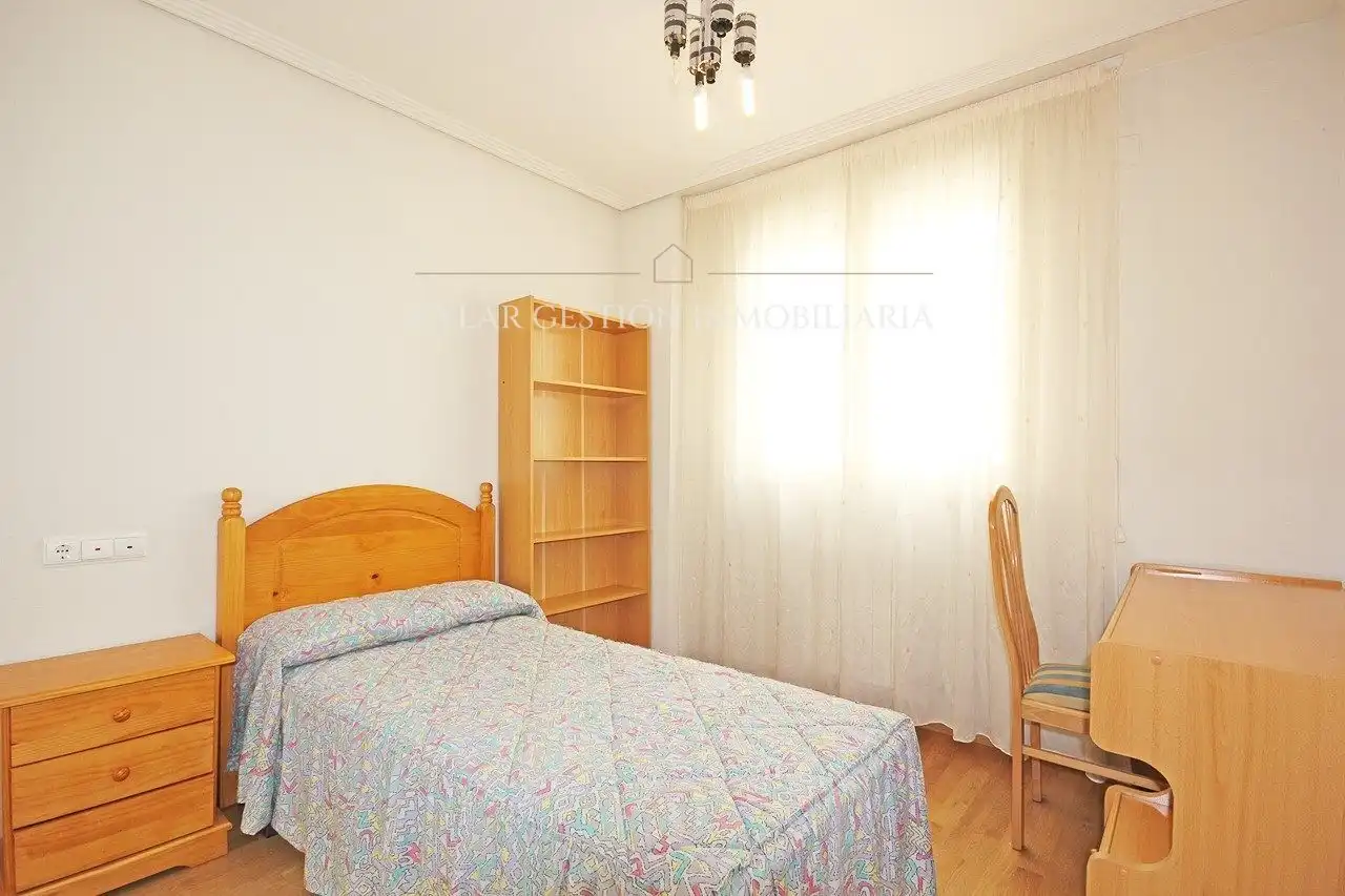 Flat for rent in Poeta Jesús Rasueros, Pizarrales